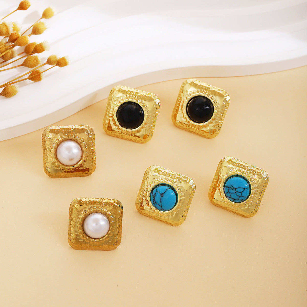 Women's Light Luxury High-grade Metallic Fashionable Retro Square Pearl Stud Earrings