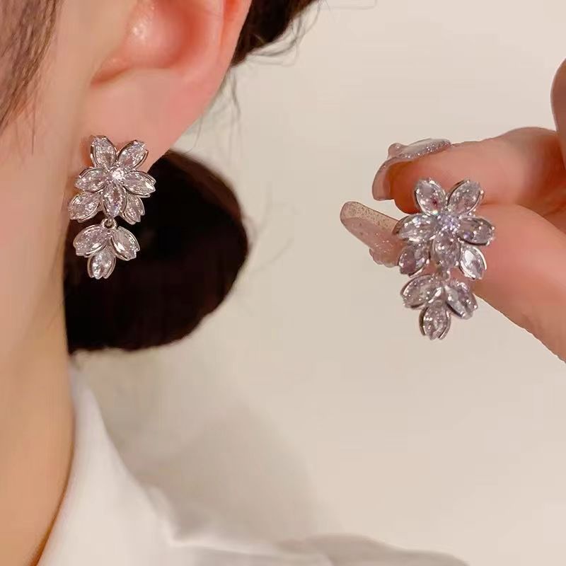 Super Shiny Zircon Flower Light Luxury Earrings