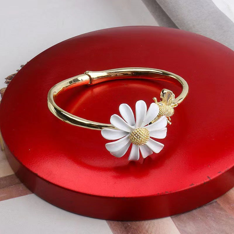 Summer Fresh Little Bee Daisy Temperament Jewelry Set
