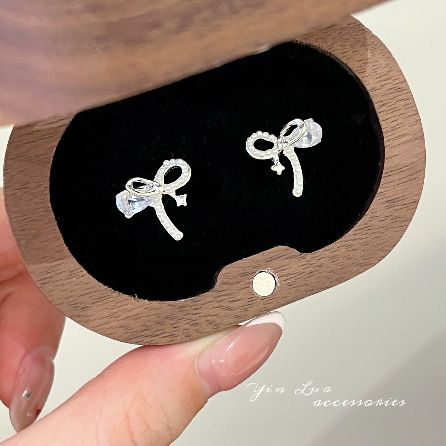 Hollow Pearl Bow Female Sweet Korean Gentle Stud Earrings