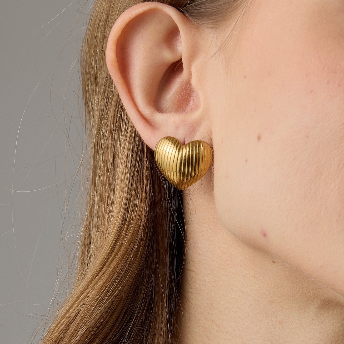 Style Heart-shaped Striped Line Design Casual Fashion Stud Earrings