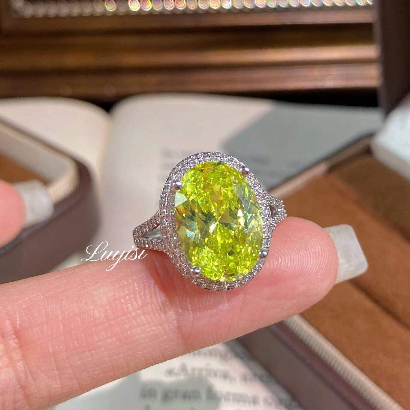 Egg-shaped Aquamarine Female Shang Hao Inlaid High Carbon Stone Rings