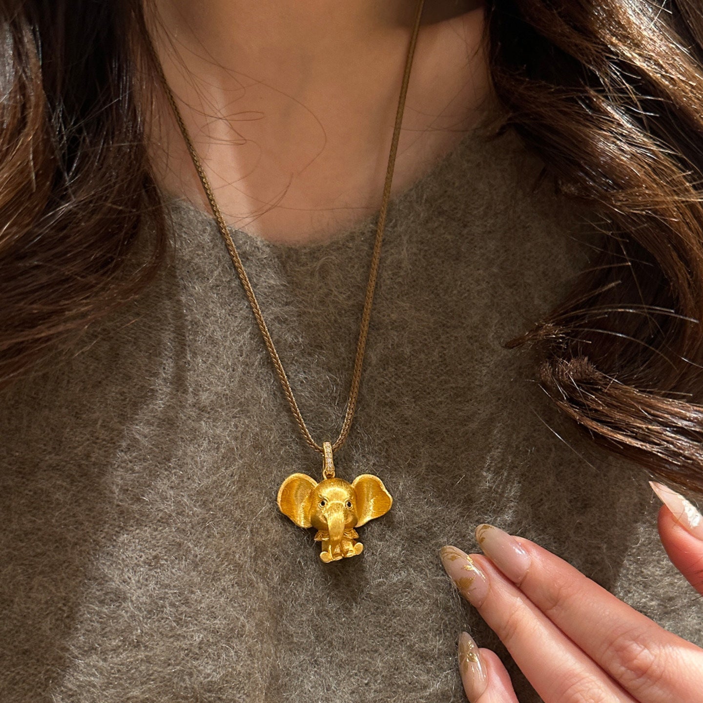 Bib Brushed Elephant Light Luxury High-grade Retro Necklace