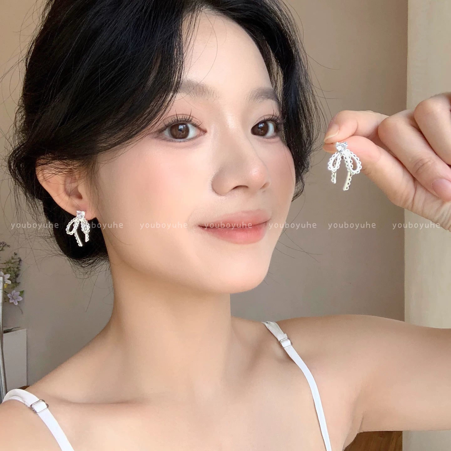 Women's Bow Pearl Light Luxury High-grade Niche Delicate Earrings