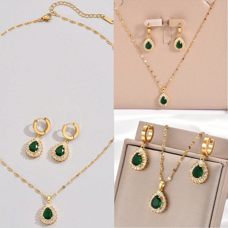 Women's Retro Style Emerald Fashionable Elegant White Necklace