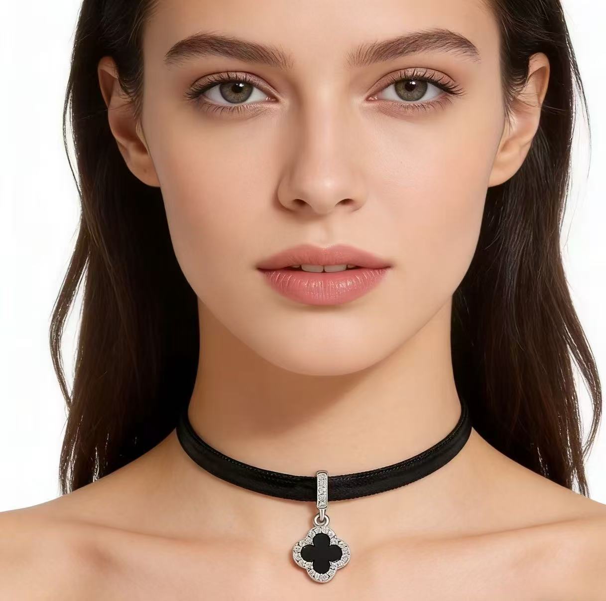 Clavicle Chain Female Neckband Crystal Round Temperament Collar