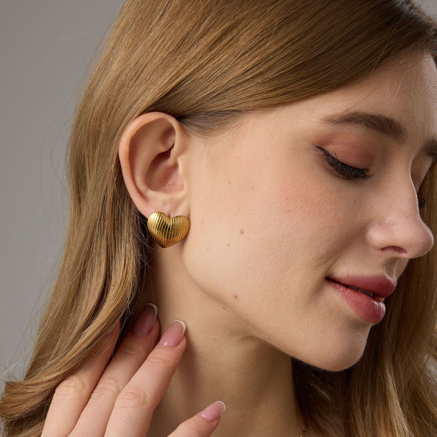 Style Heart-shaped Striped Line Design Casual Fashion Stud Earrings