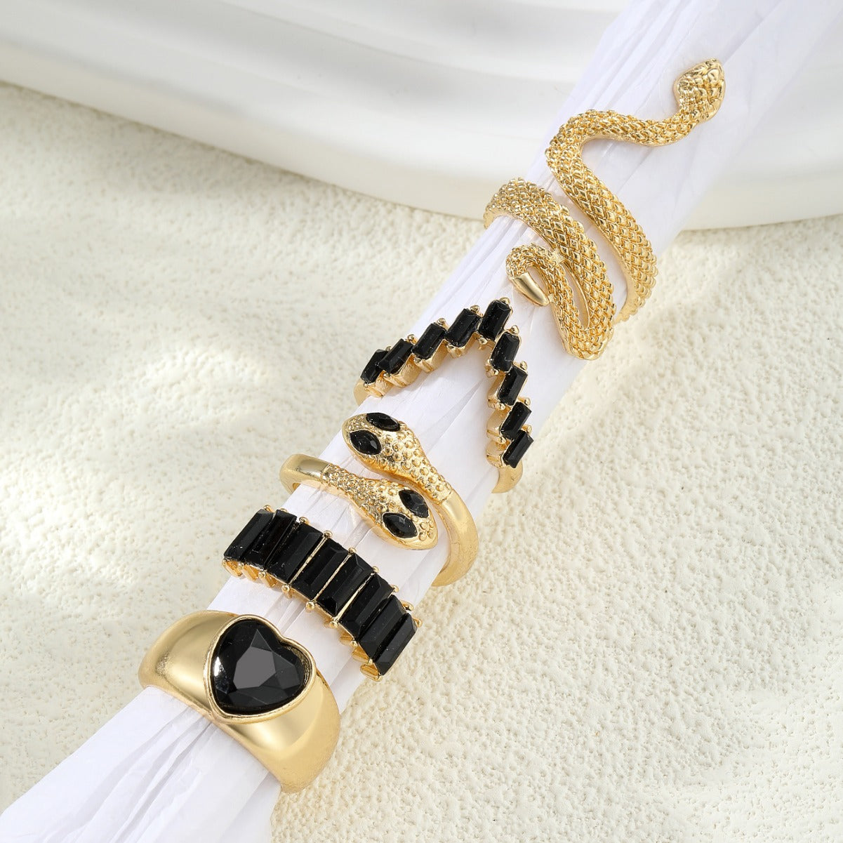 Women's Popular Snake-shaped Love Imitation Emerald For Bracelet