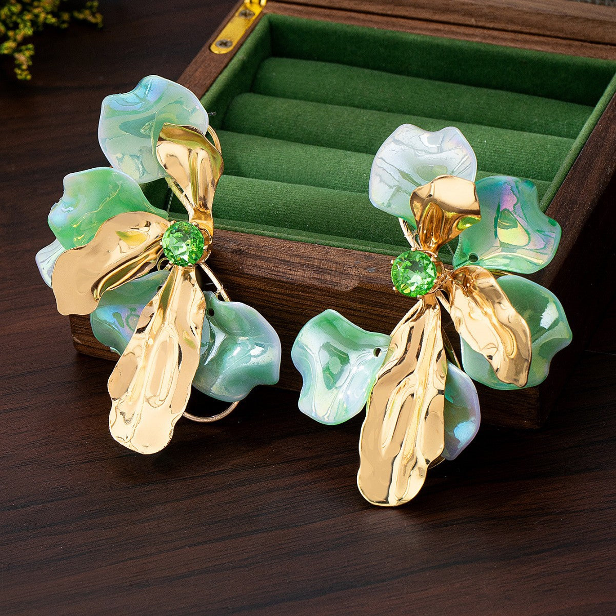 Metal Bow Magic Color Light Luxury Zircon Embellishment Earrings