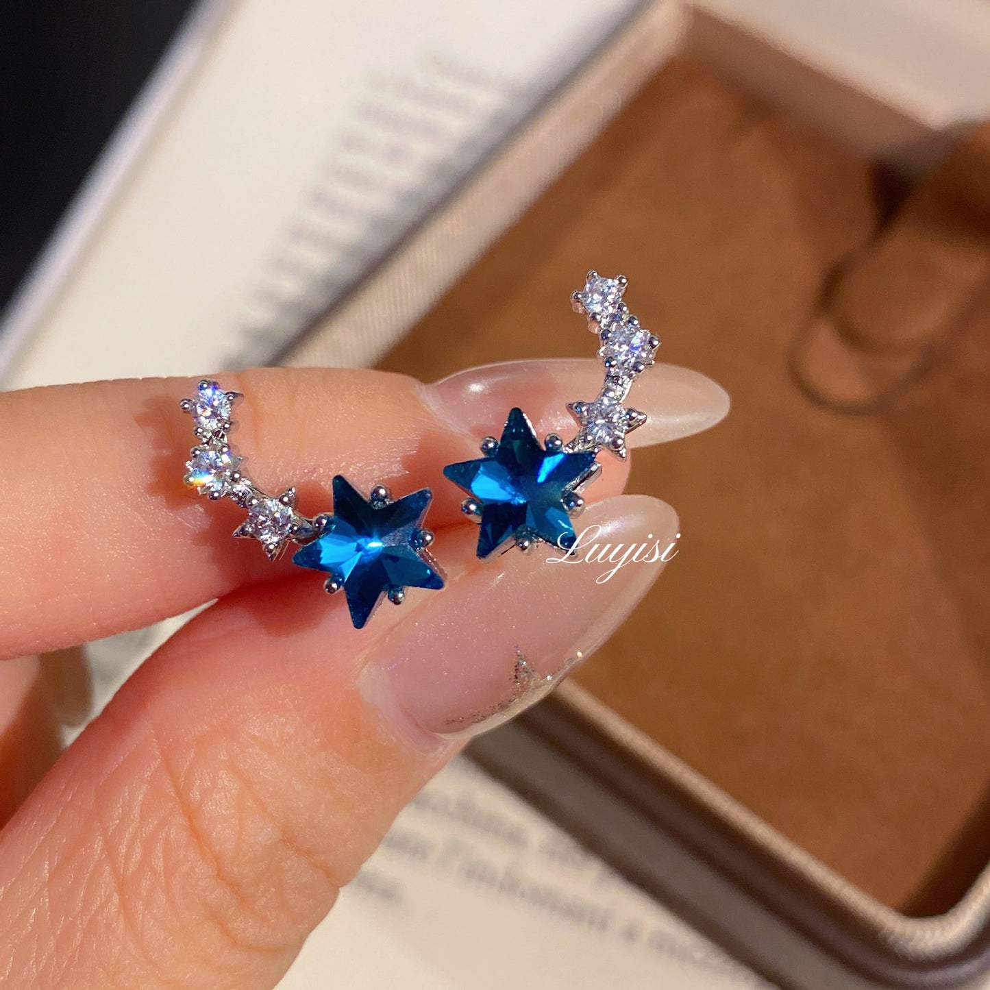 Women's Korean Style Giant Beauty Arc Zircon Fresh Blue Earrings