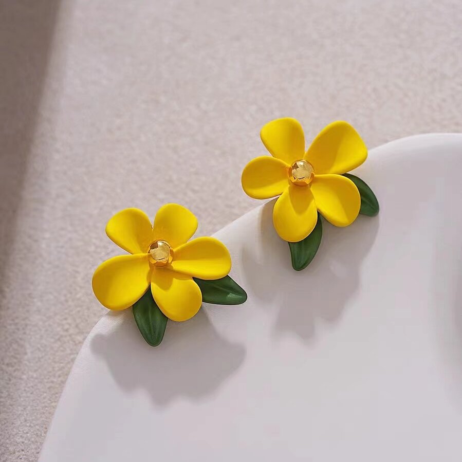 Yellow Unique Design Flower High-grade Retro French Niche Temperament Earrings