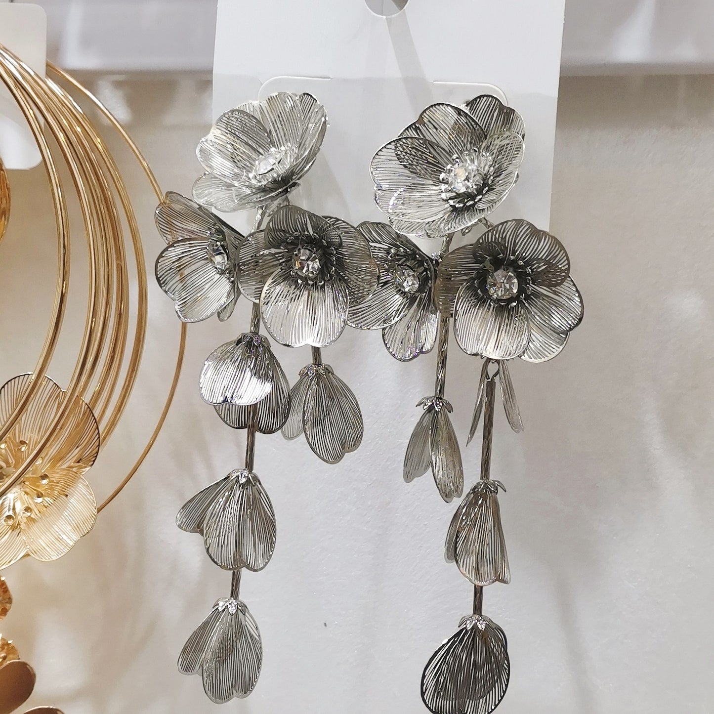Classic Metal Exaggerated Leaves Flower Tassel Earrings