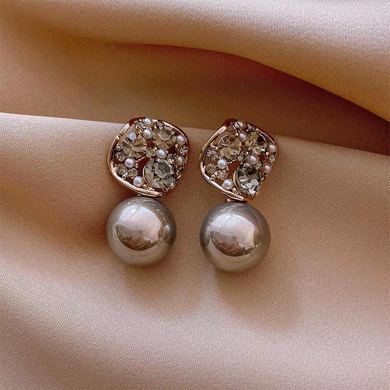 Fashion High-grade Zircon Pearl Niche Retro Earrings