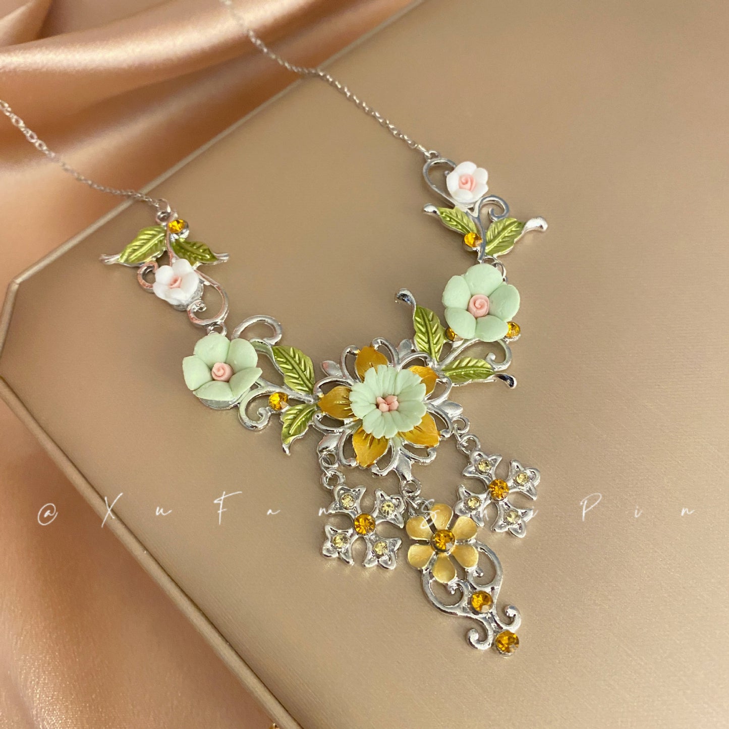 Retro Mori Style Flower Niche Temperament Entry Lux Exquisite Sweet Necklaces
