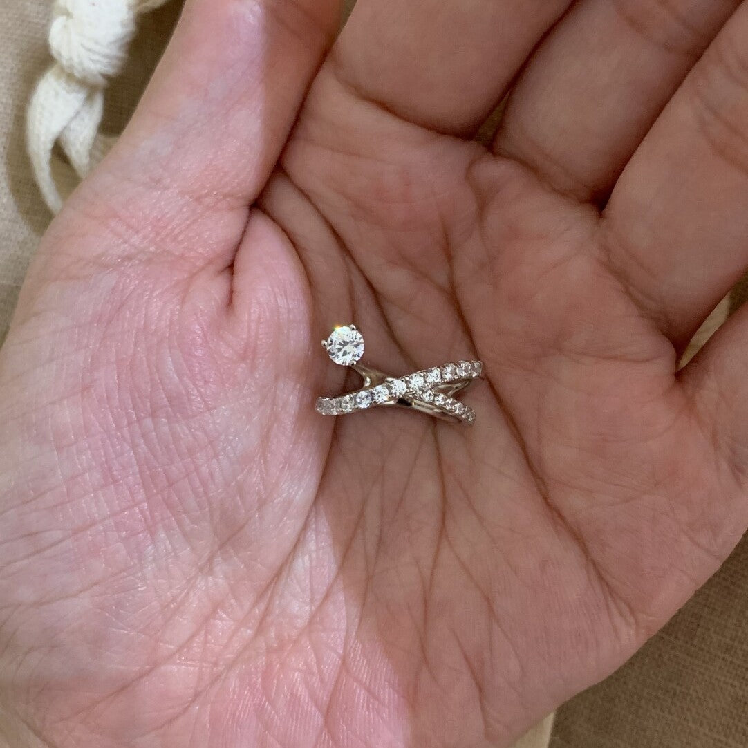 Exquisite Design Cross Meteor Light Luxury High Sense Ring