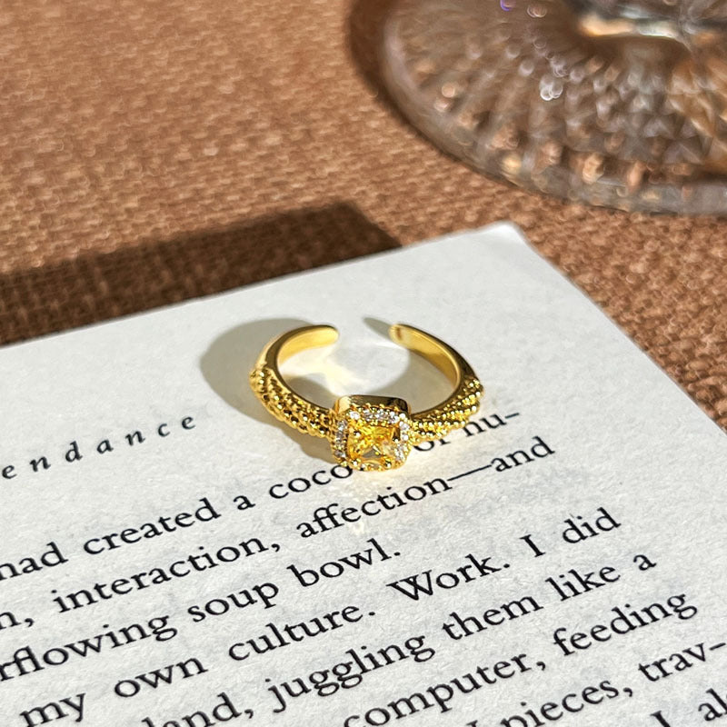Women's Luxury Gold Retro Fashion Elegance Niche Design Open Exquisite Ring