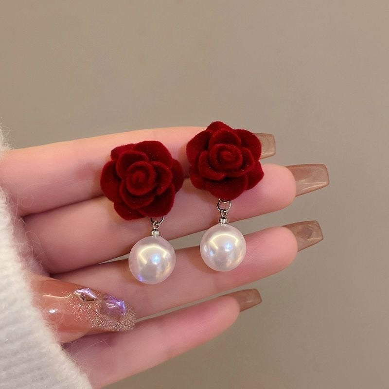 Vintage Veet Dignified Flowers Pearl Niche Rings