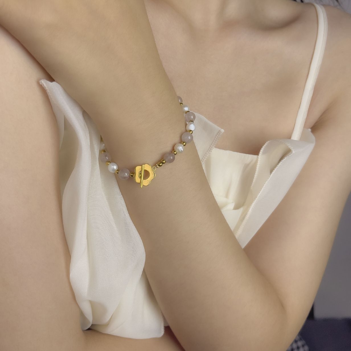 Summer Fresh Sweet Beaded Hollow Small Flower Button Bracelets