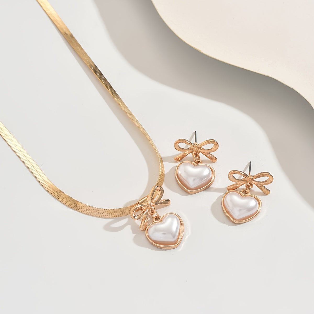 Simple Style Geometric Heart Shape Inlaid Imitation Pearl Bow Flat Rings