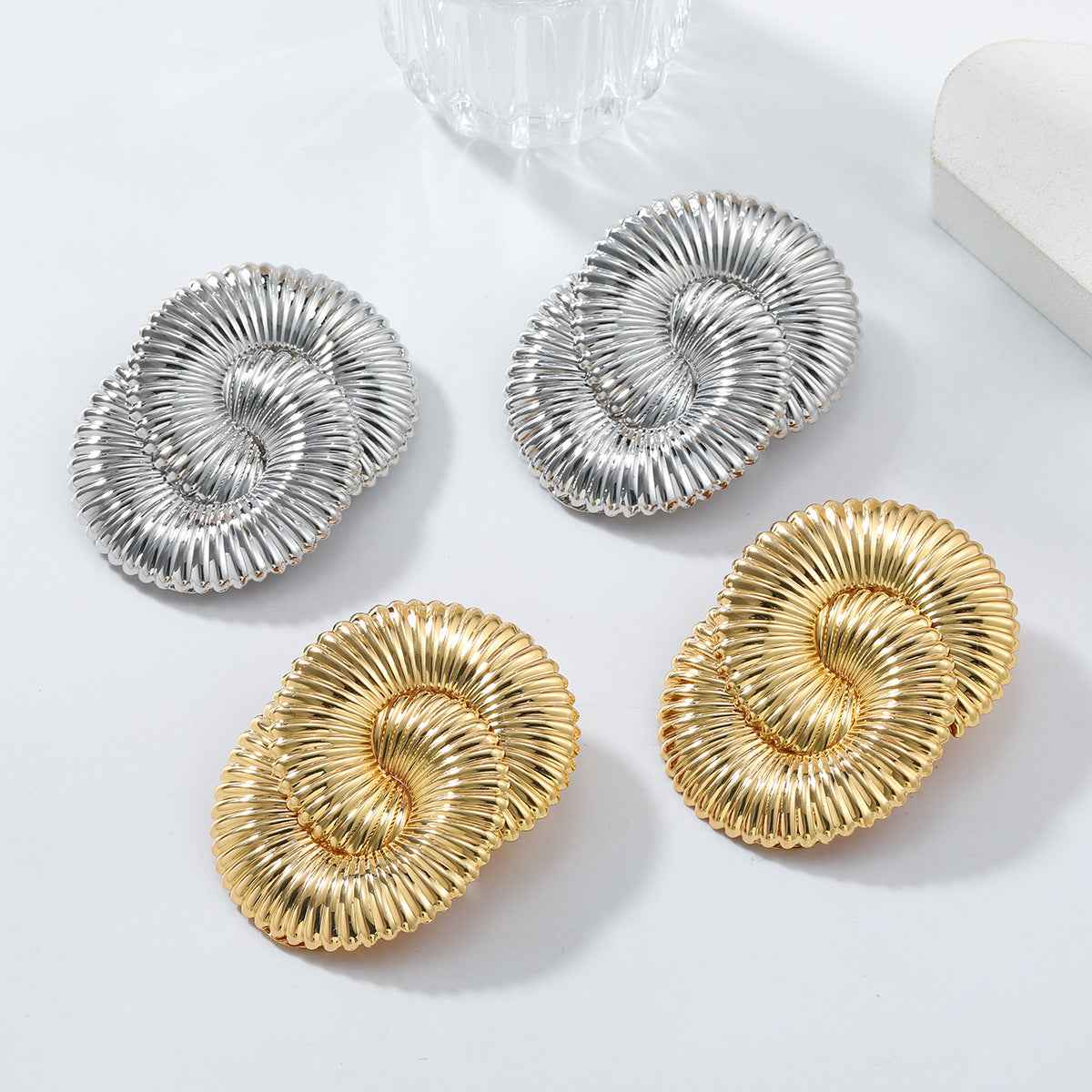 Women's Metal Twisted Ripple High-key Dignified Earrings