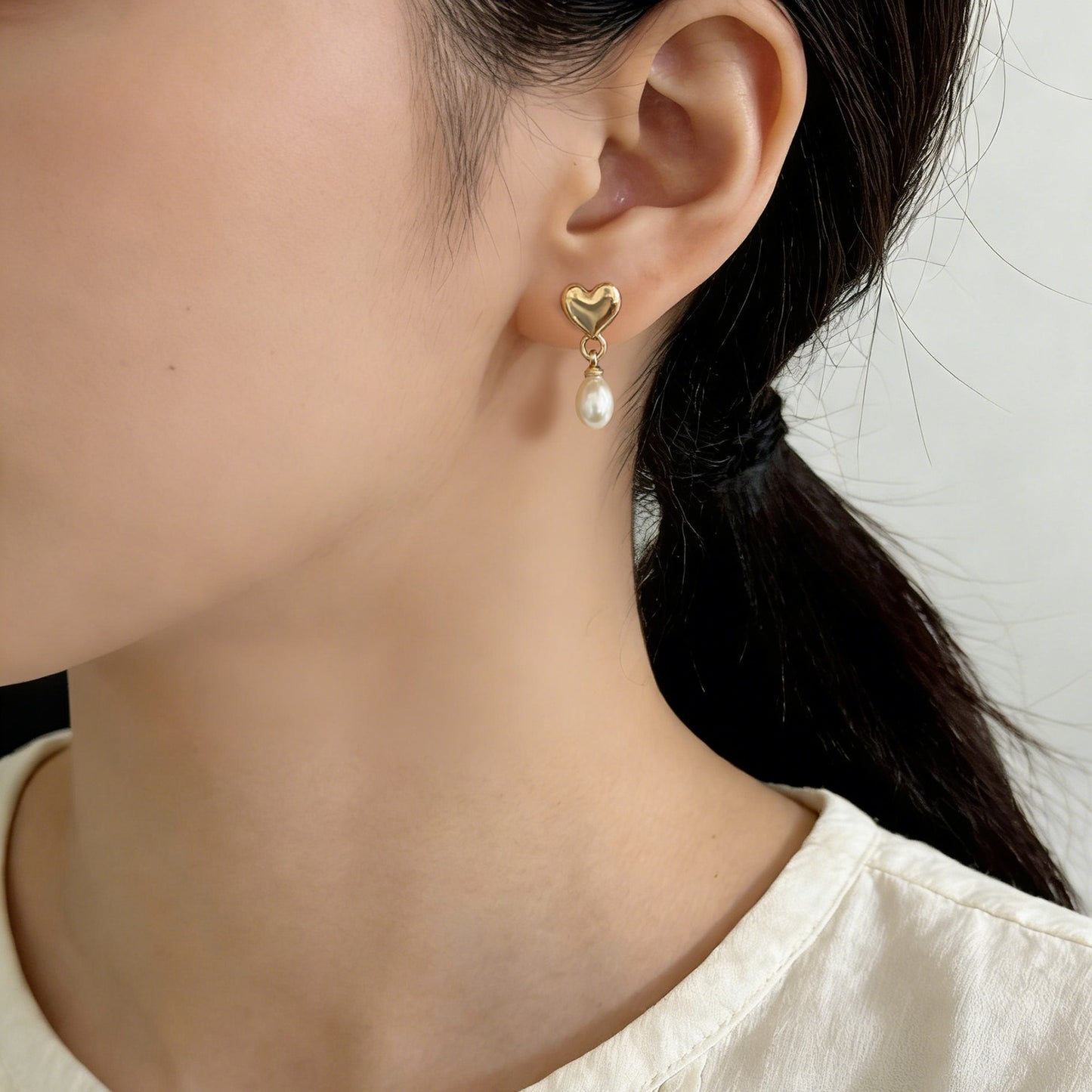 Fashionable Golden Pearl Light Luxury High Sense Simple Temperamental Middle Earrings