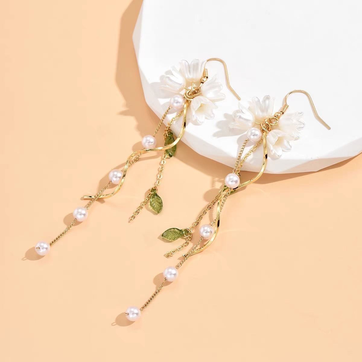 Chinese Flower Pearl Tassel Metal Light Luxury High Ear Hook