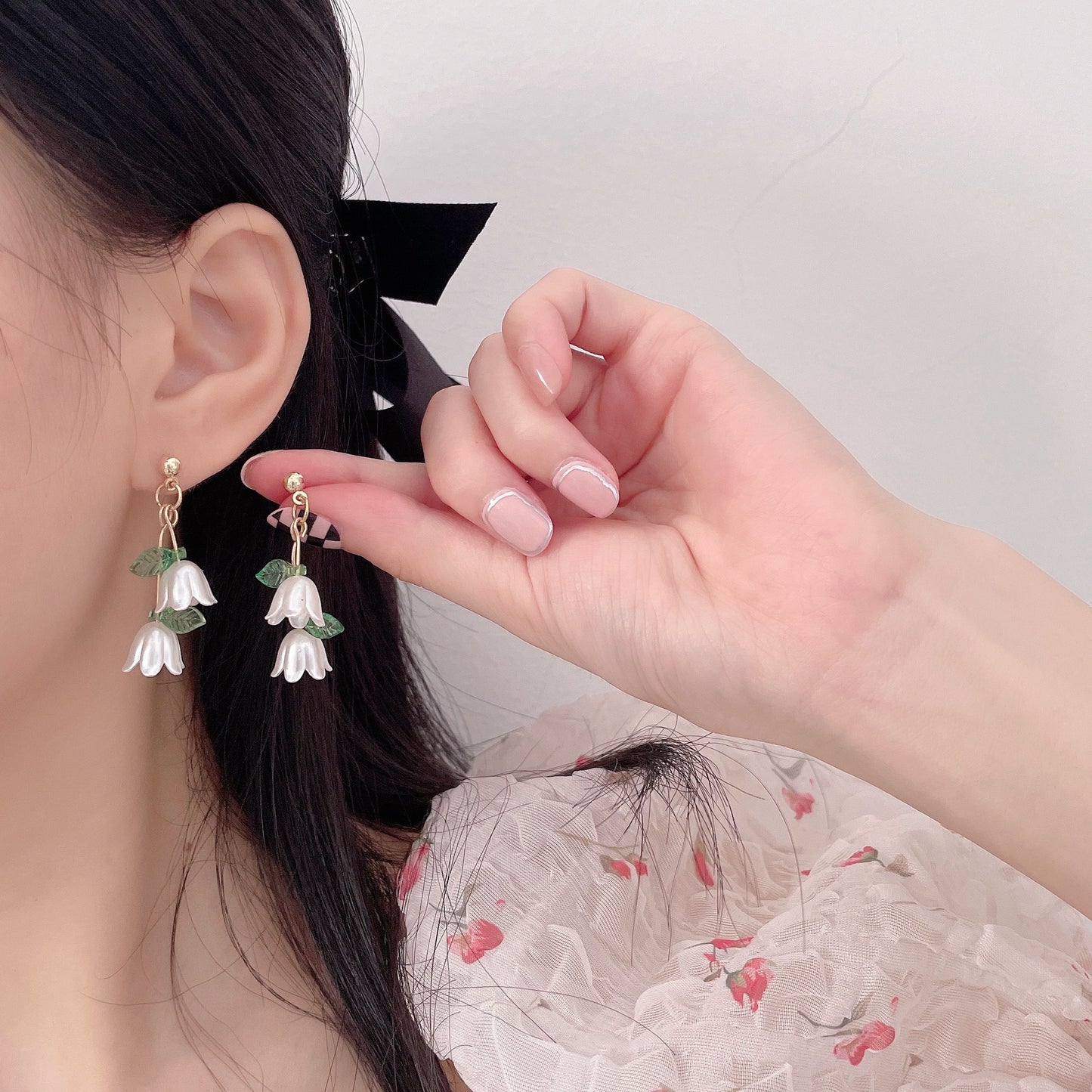 Style Flower White Magnolia Petal Fringe Stud Earrings
