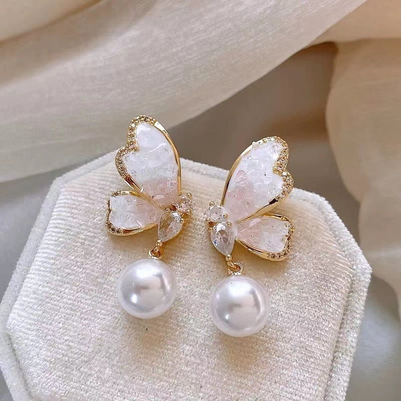 Super Light Luxury Butterfly Pearl Design Rings