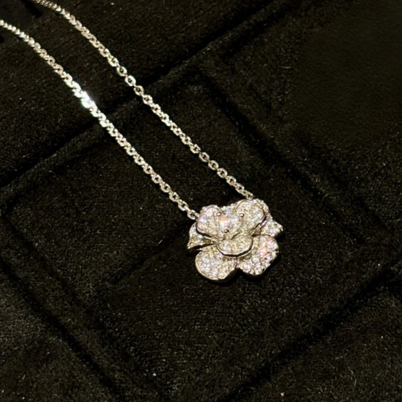 Women's Classic Style Three-dimensional Petals Camellia White Rose Affordable Luxury Flower Jewelry Set