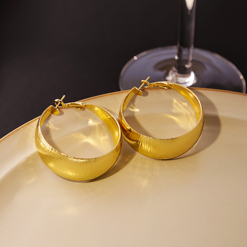 Women's Curved Metallic Gold Light Luxury Style Ear Personality Earrings