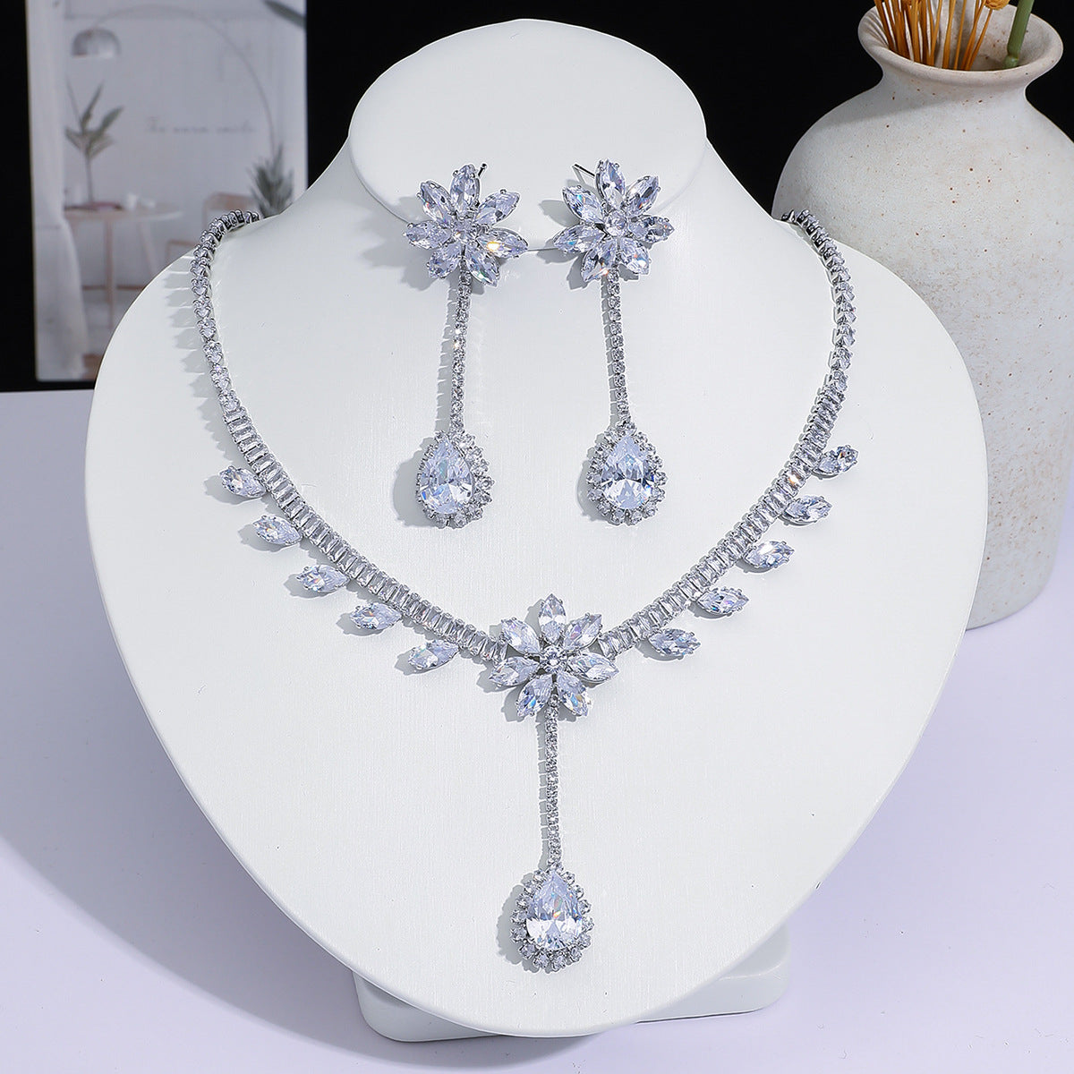 Full Diamond Drop-shaped Temperament The Dinner Party Jewelry Set