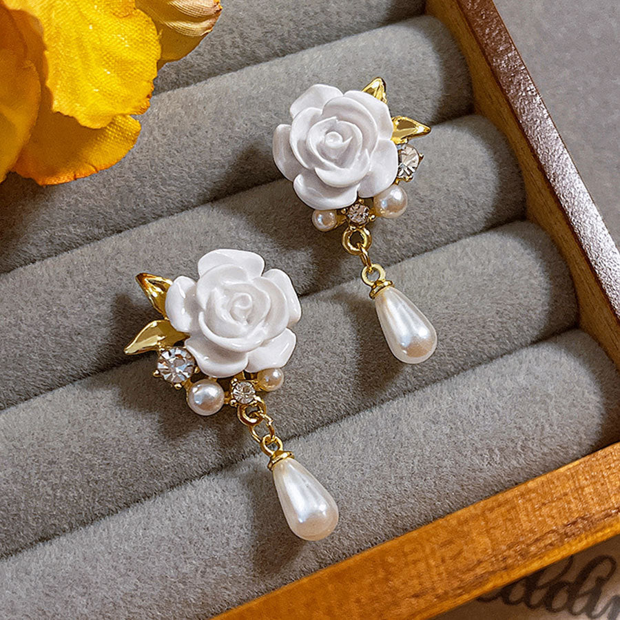 Women's French Retro Rose High-grade Pearl Grace Minority Earrings