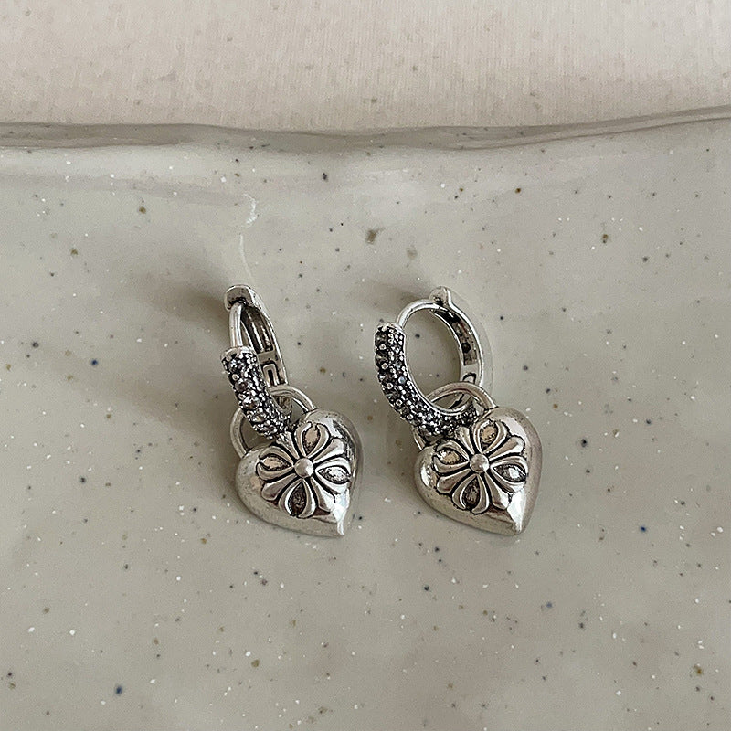 Women's Retro Distressed Flower-de-luce Heart Unique Personality Minority Fashion Trendy Commuting Earrings