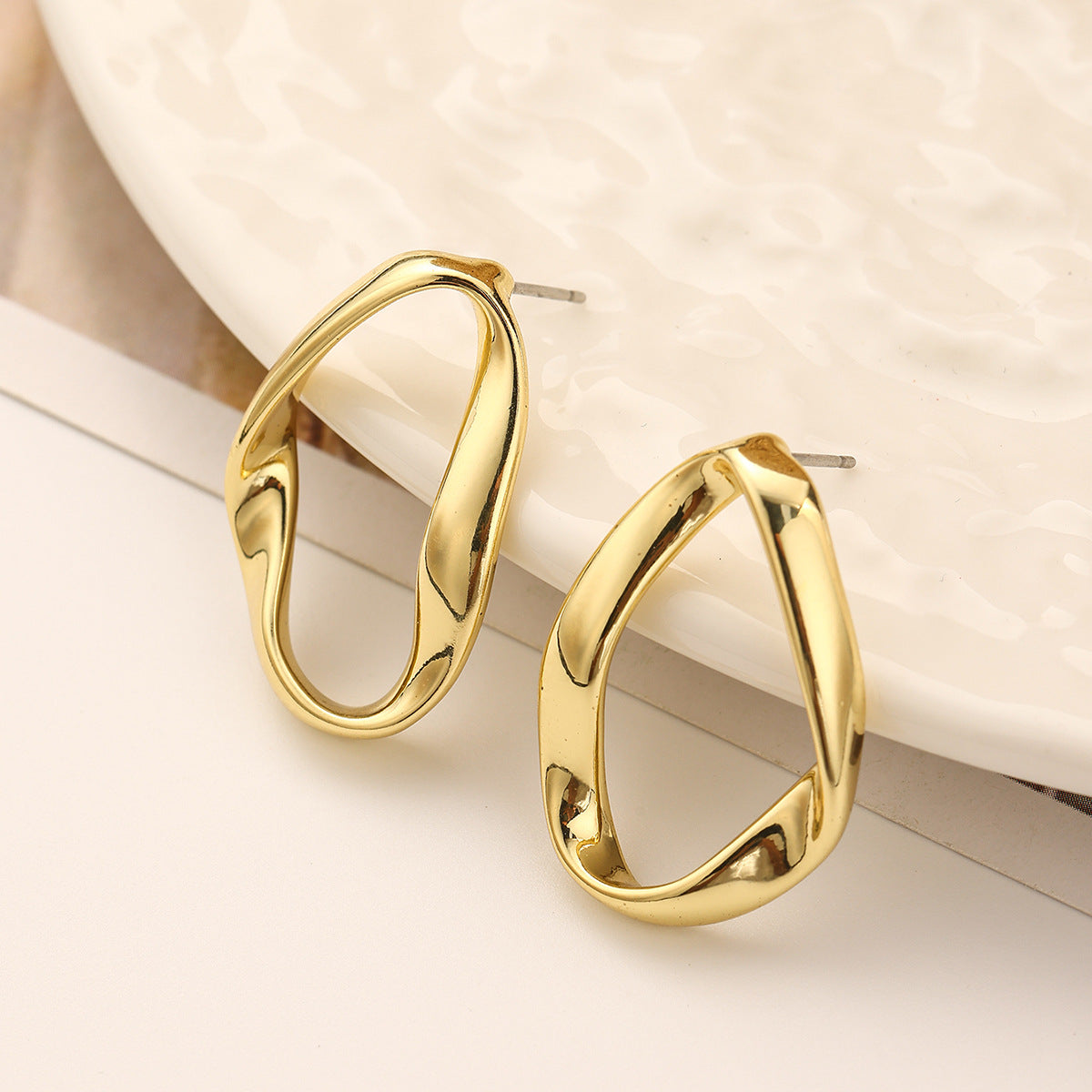 Design High-grade Light Luxury Circle Simple Earrings