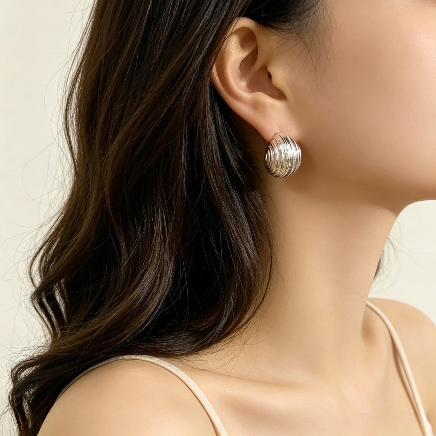 Women's Copper Gold-plated Line Texture Metal Bean Light Luxury Simplicity Fashion Stud Earrings