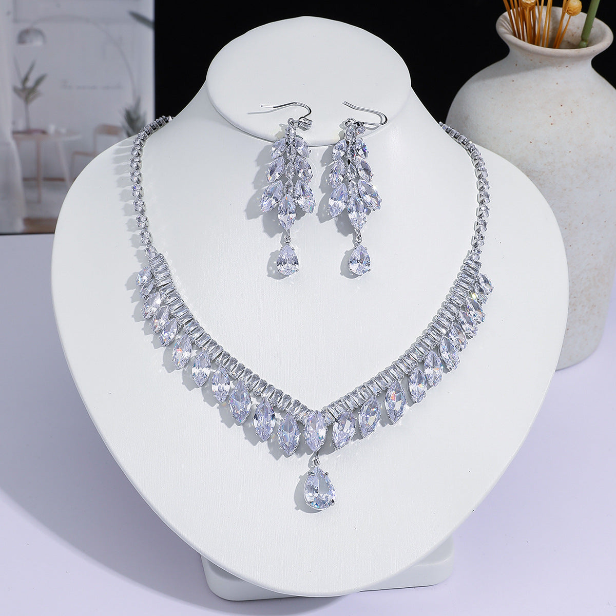 Full Diamond Drop-shaped Temperament The Dinner Party Jewelry Set