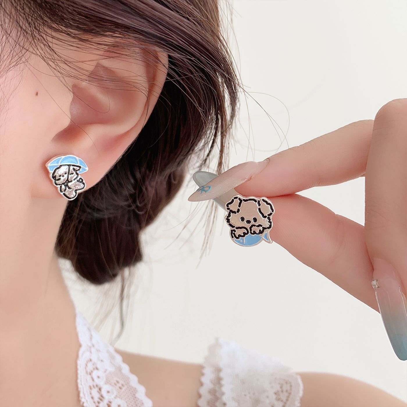 Iti Blue Dog Female Sier Needle Earrings
