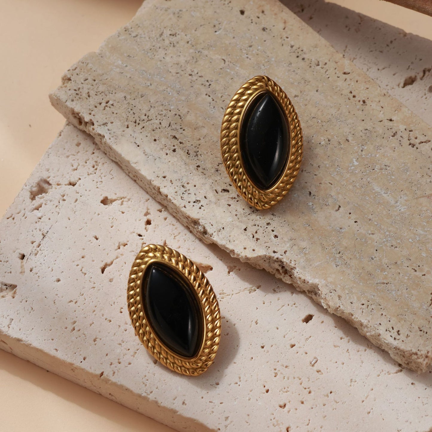Women's Black Horse-eye Gemstone Gold-plated Stainless Steel Oval Stud Earrings