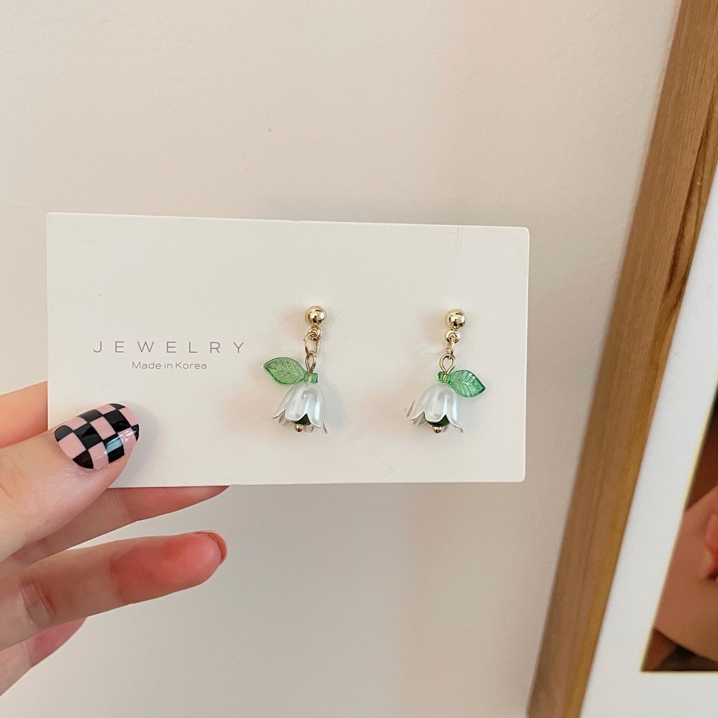 Style Flower White Magnolia Petal Fringe Stud Earrings