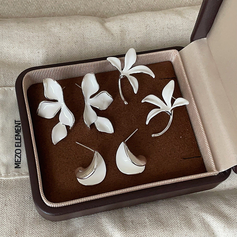 Women's Trendy White Glaze Flowers Simple High Sense Rings