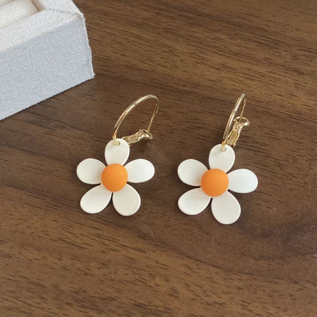 Women's Flower Eardrops Suitable For Spring Unique Beautiful Ear Rings