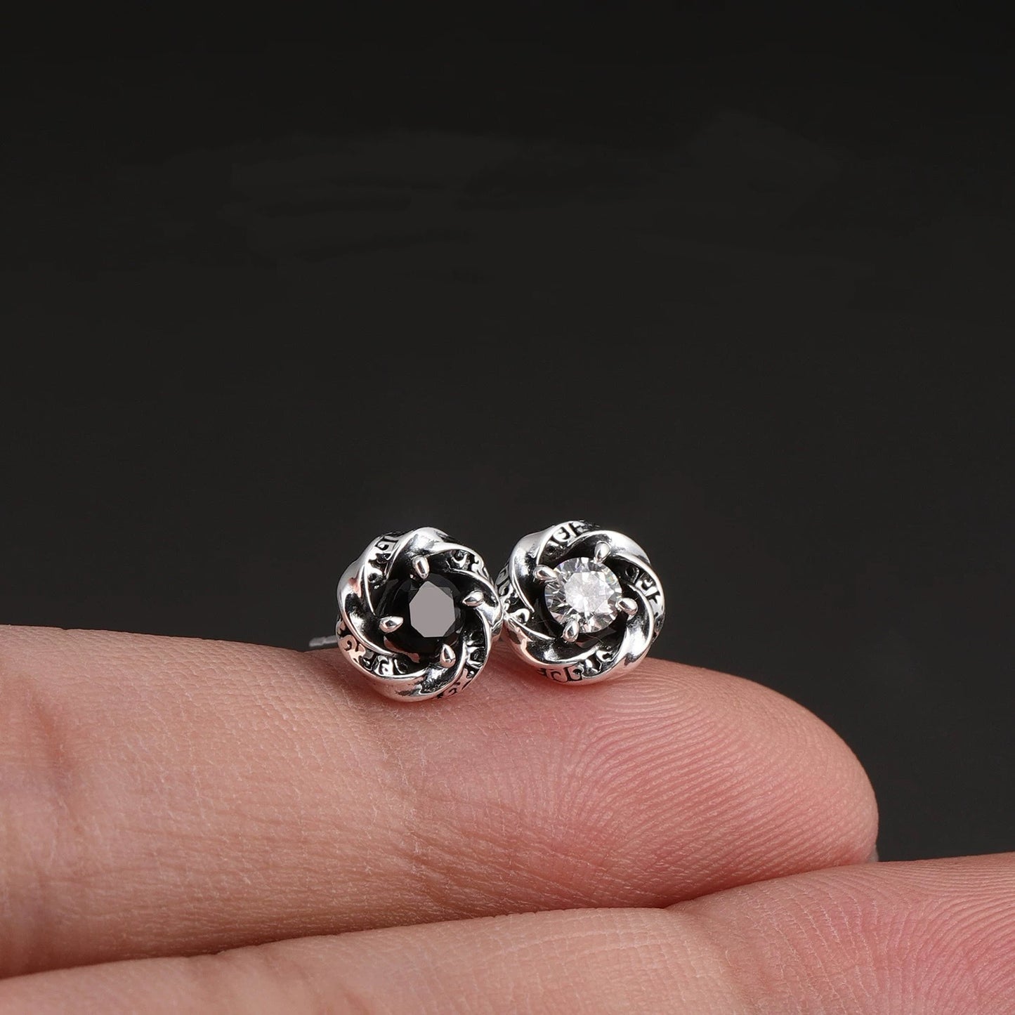 Men's Mobius Fashionable Personalized Cold Style Rhinestone Zircon Stud Earrings