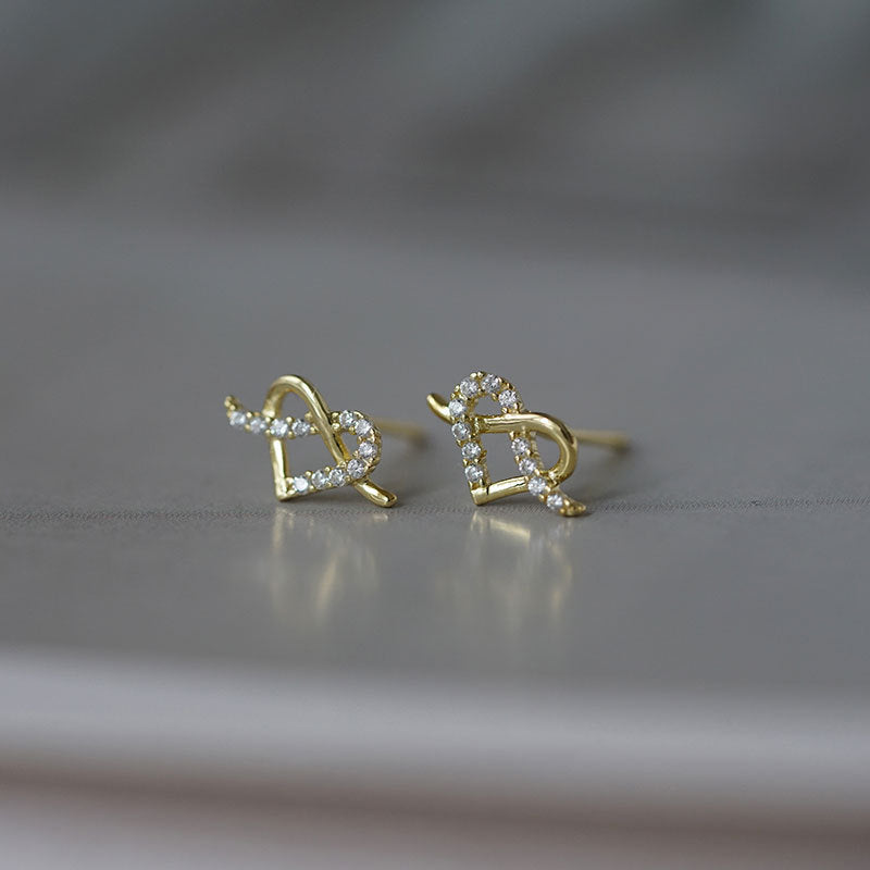 Women's Trendy Love Heart Simple Niche Light Stud Earrings