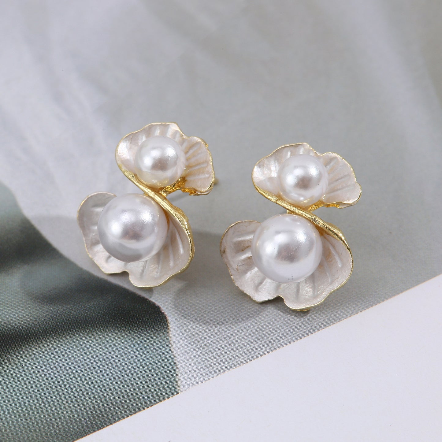 Women's Ginkgo Unique Dignified Generous Style Shell Simple Stud Earrings