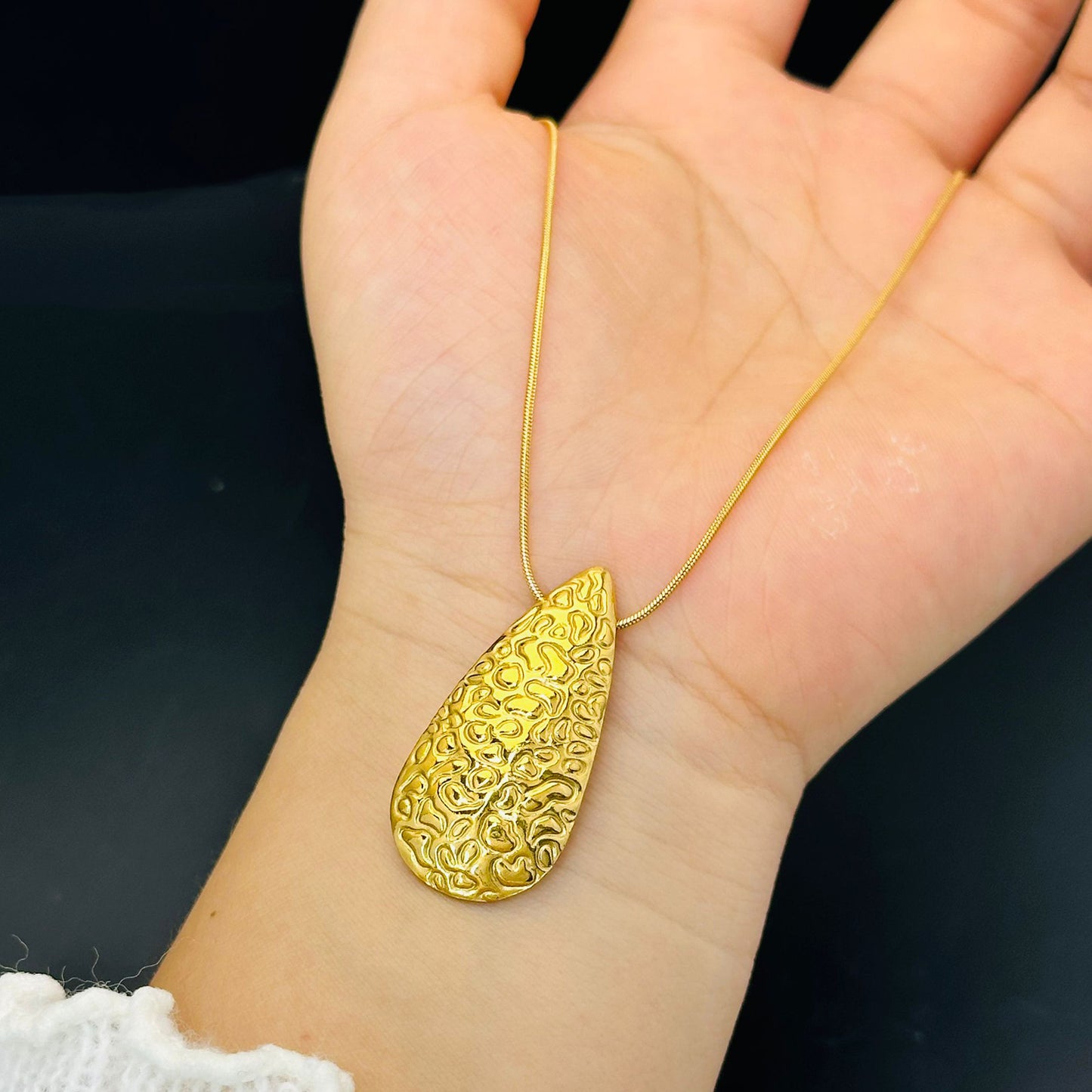 Light Luxury Minority Hollow Heart Female Korean Simple Design Necklaces