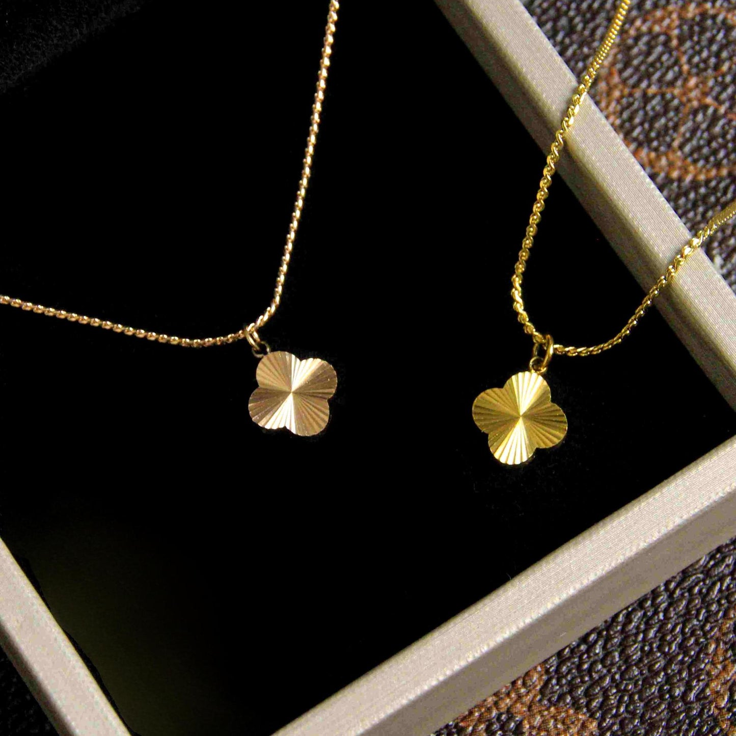Batch Flower Clover Female Affordable Luxury Necklace