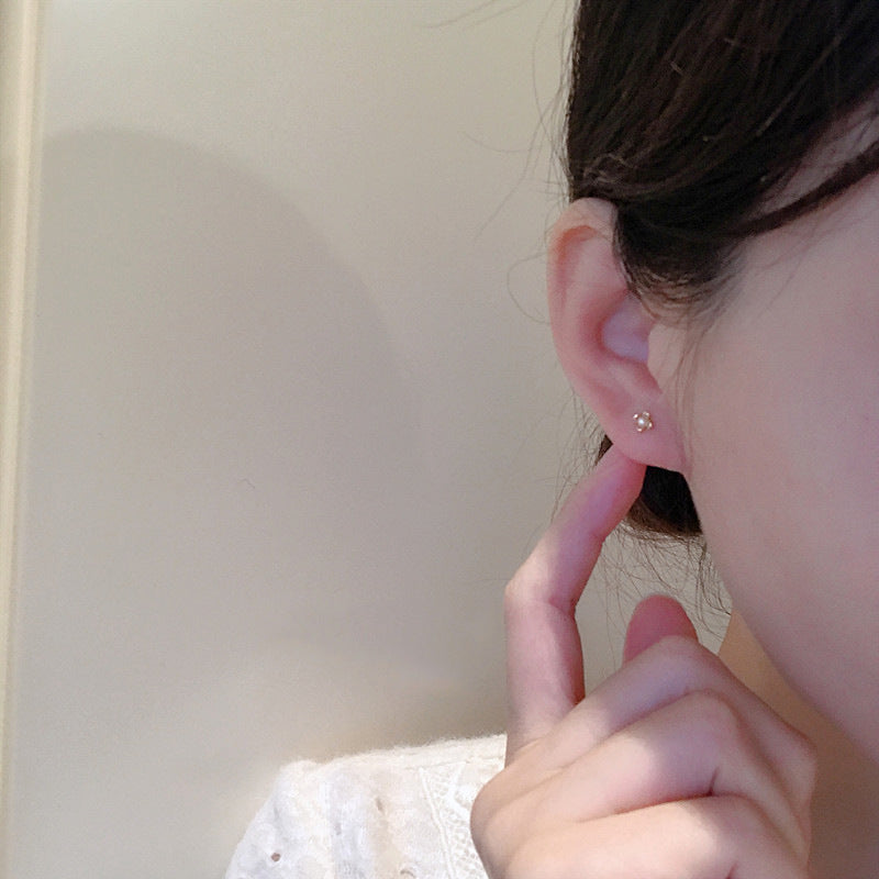 Women's Pearl Flower Simple Small Fashion Mini Gold Ear Rings
