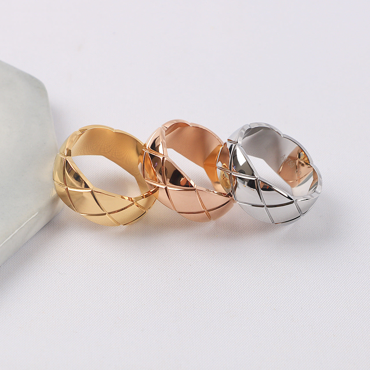 Diamond Plaid Gold Titanium Steel Couple One-hand Straight Hair Light Rings