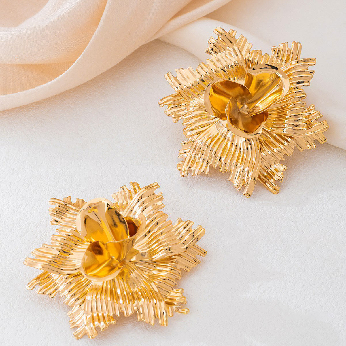 Women's Fashion Three-dimensional Large Flower Light Luxury Retro Sun Rings