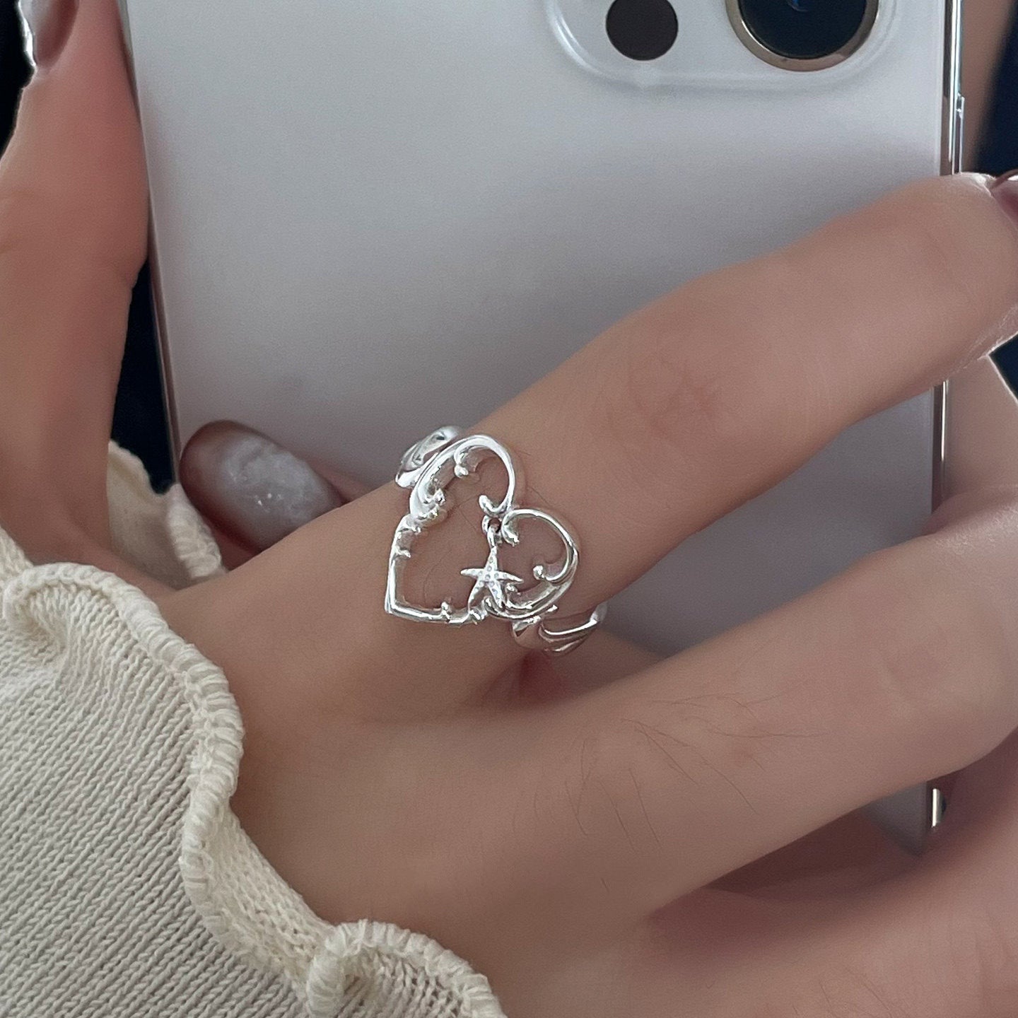 Women's Luxury Hollow Heart High-grade Simple Design Ring